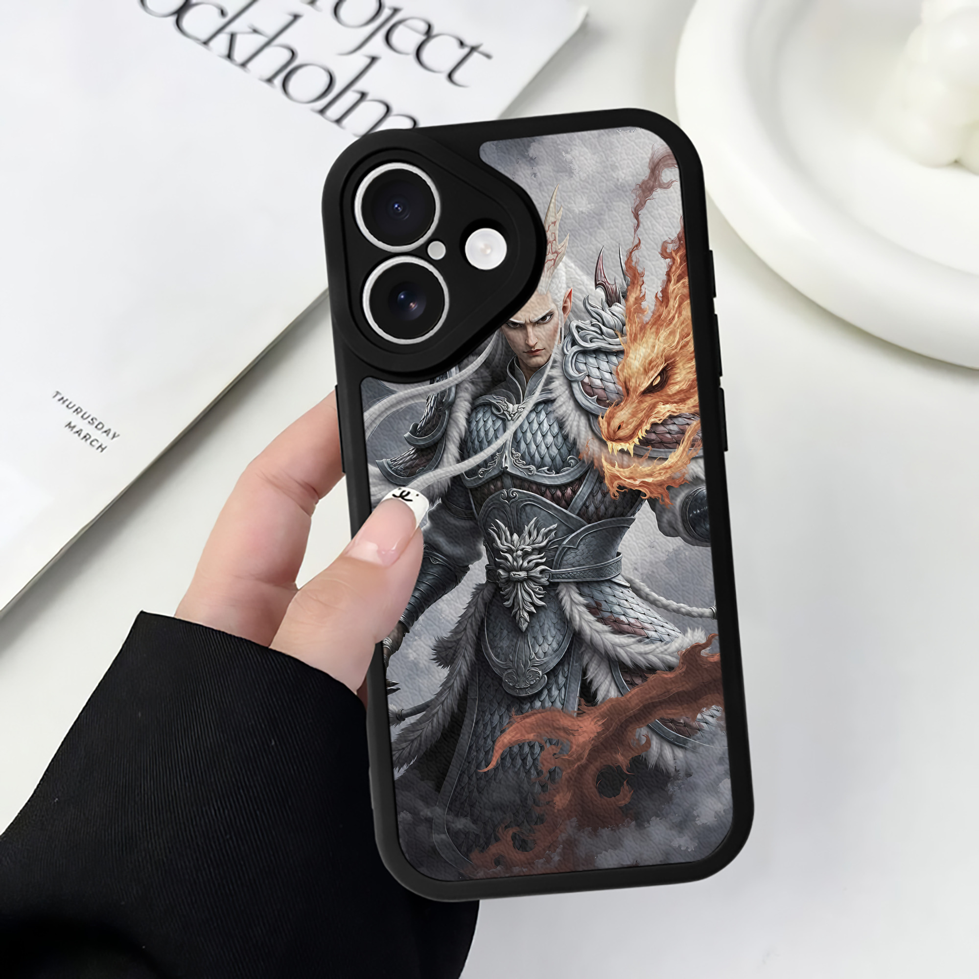（画像用） Ne Zha 2 ナタ 魔童の大暴れ 【iPhone 16シリーズ対応】シリコンスマホケース（レザー調） 材質：シリコン